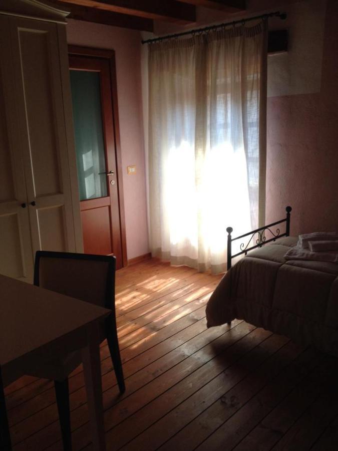 La Casa Del Borgo Bed and Breakfast Ittireddu Buitenkant foto